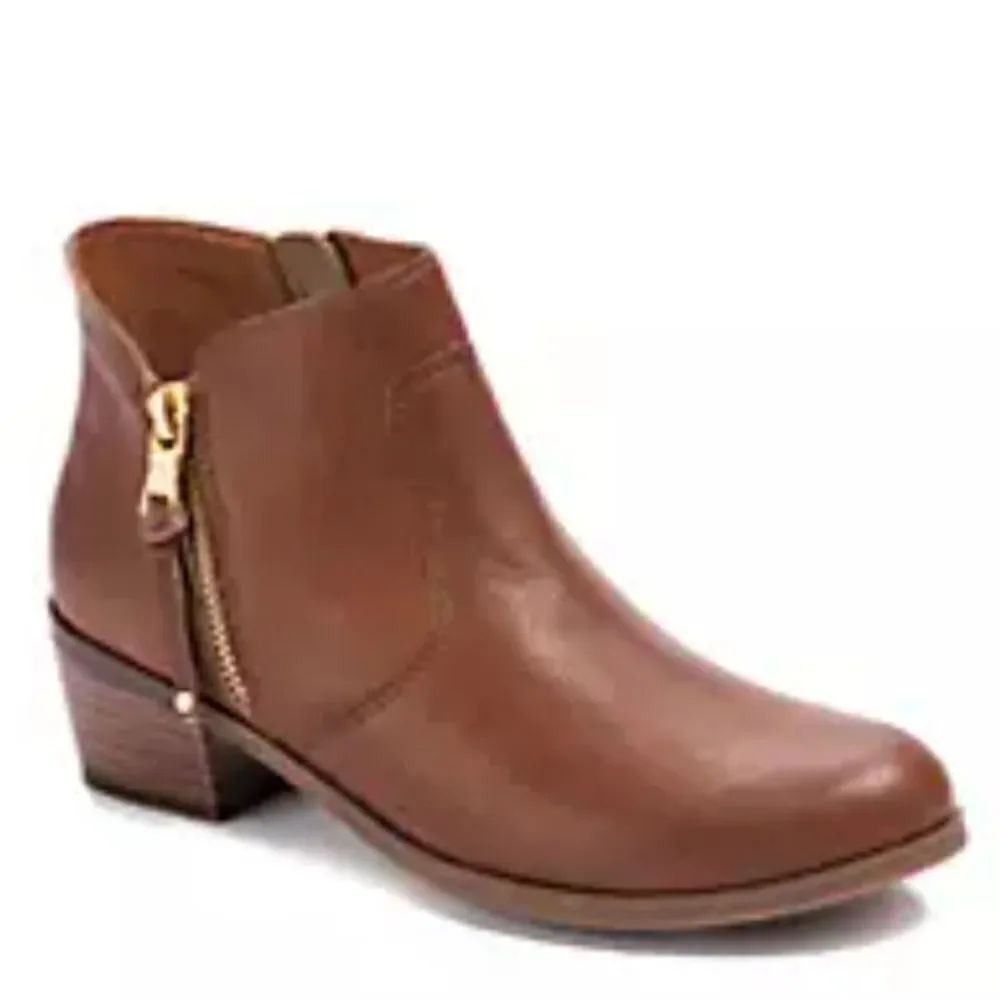 UNISA POINTED TOE WOMEN"S ZIP CLOSURE BLOCK HEEL BOOT
